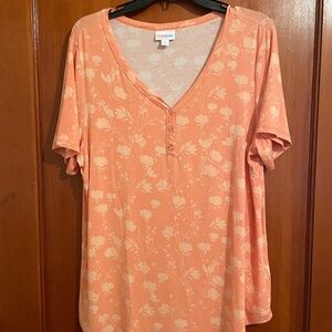 LuLaRoe Bailey Y Neck Short Sleeve Tee Size Large